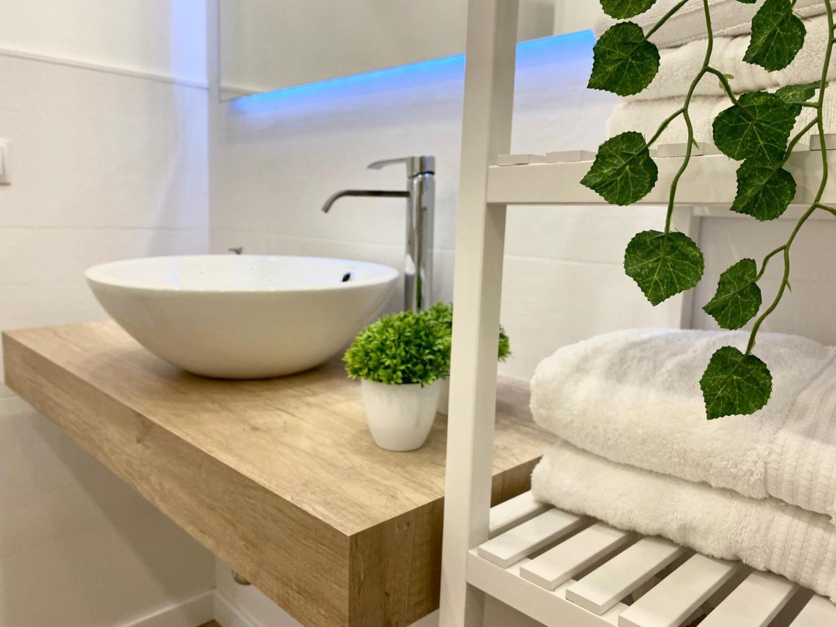 Suite Breeze - Private Heated Pool มาลากา ภายนอก รูปภาพ